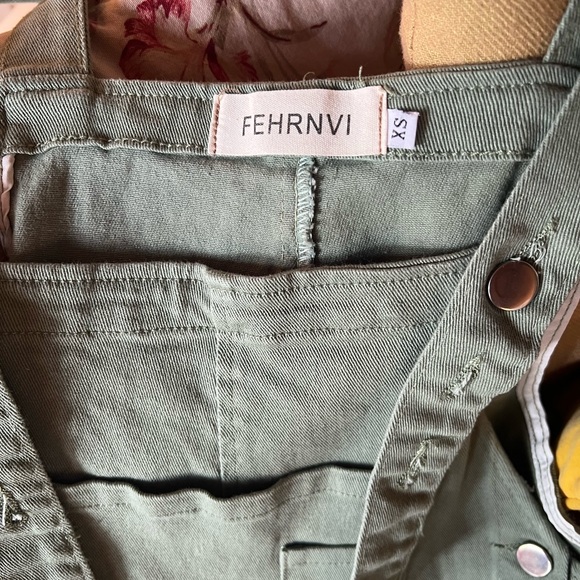 💚Fehrnvi Sage Green Women's Ripped Denim Overalls💚 - Picture 4 of 8